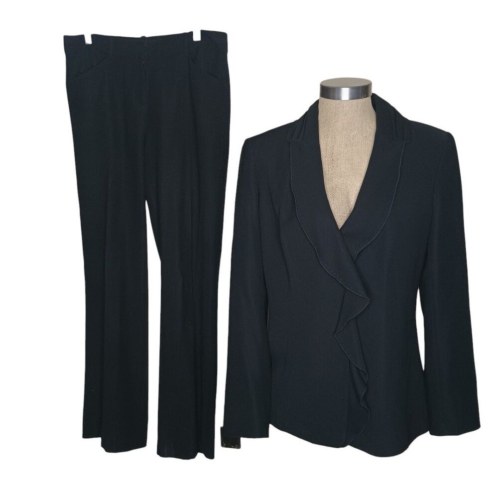 Tahari  Women's Pant Suit Size 6 Black Lining 3 Snap 4 pockets Classic Career